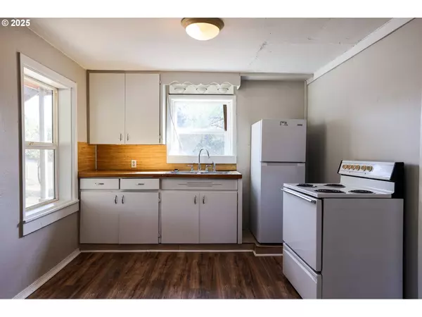 857 N MYRTLE RD, Myrtle Creek, OR 97457