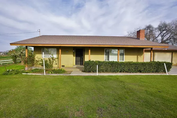 8841 20 1/2 AVE, Lemoore, CA 93245