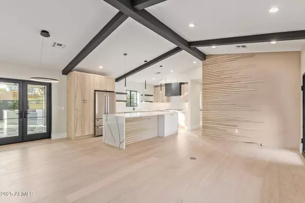 3033 E ROMA Avenue, Phoenix, AZ 85016