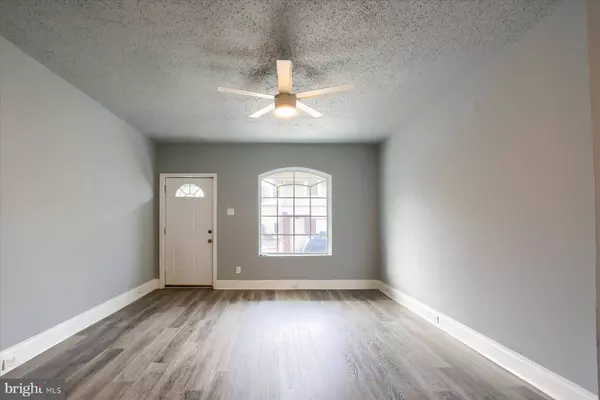 2033 LOGAN ST, Harrisburg, PA 17102