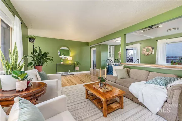 6625 W Holiday Dr, Boise, ID 83709