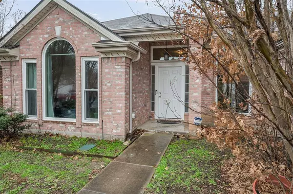 704 Engleside Drive, Arlington, TX 76018