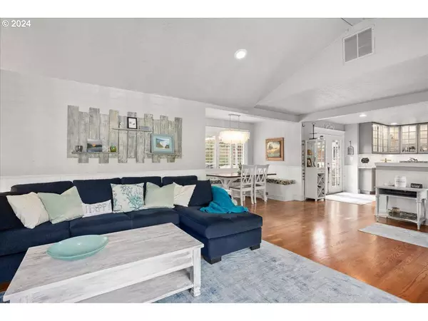 922 E AVE, Lake Oswego, OR 97034