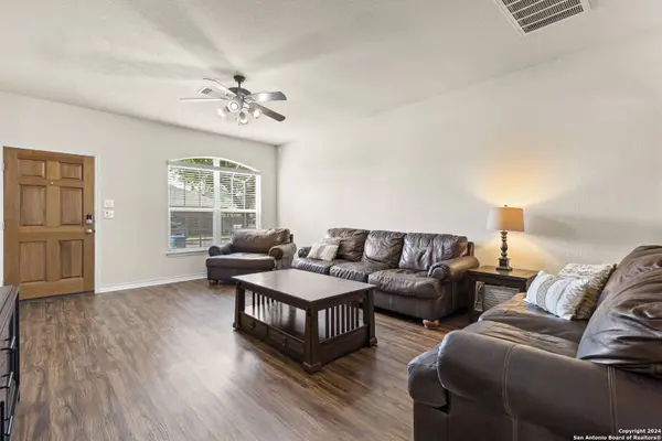 10539 Weser Ln, Helotes, TX 78023