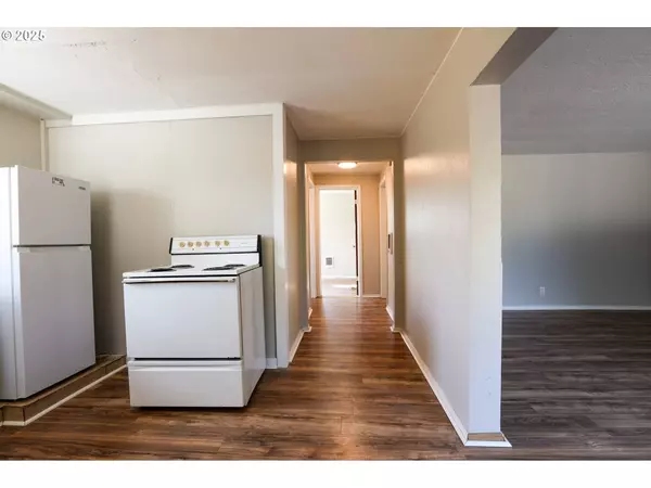 857 N MYRTLE RD, Myrtle Creek, OR 97457