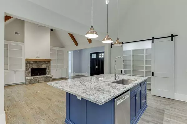 5975 P W A DR, Cumming, GA 30041