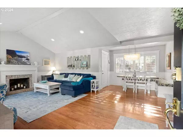 922 E AVE, Lake Oswego, OR 97034