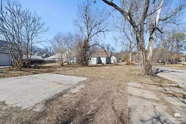 601 Kearney ST, Manhattan, KS 66502