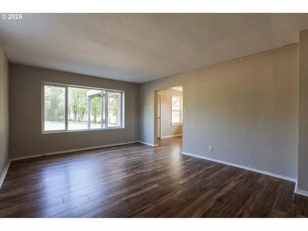 857 N MYRTLE RD, Myrtle Creek, OR 97457