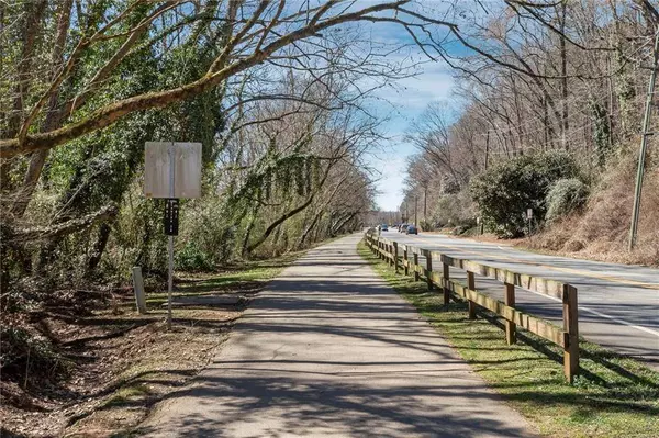 312 River Glen DR, Roswell, GA 30075