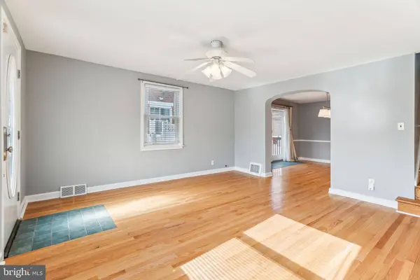 596 ACORN ST, Philadelphia, PA 19128