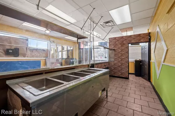 11811 E 7 MILE Road, Detroit, MI 48205