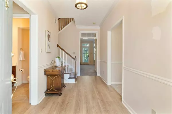 312 River Glen DR, Roswell, GA 30075