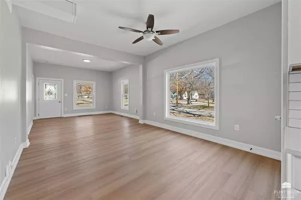 601 Kearney ST, Manhattan, KS 66502