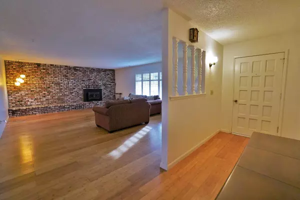 8841 20 1/2 Avenue, Lemoore, CA 93245