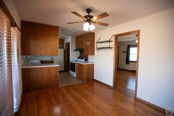 4948 NE Indian Creek RD, Topeka, KS 66617