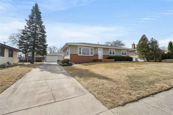 301 SE Peterson Drive, Ankeny, IA 50021