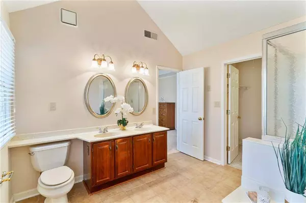 312 River Glen DR, Roswell, GA 30075