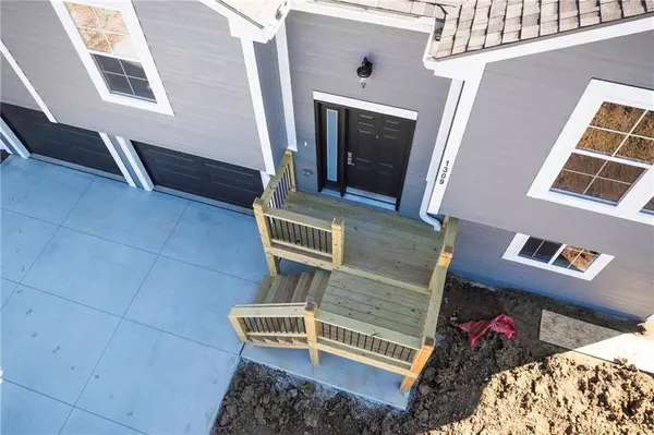 1307 NE Sequoia CT, Oak Grove, MO 64075