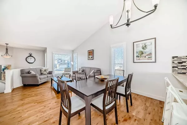 92 Citadel DR NW, Calgary, AB T3G 3V3