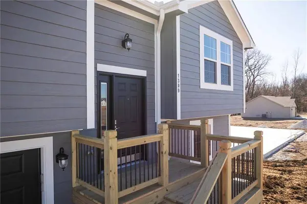 1307 NE Sequoia CT, Oak Grove, MO 64075