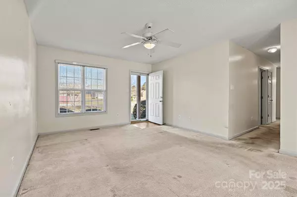 2107 Summerfield CIR, Conover, NC 28613