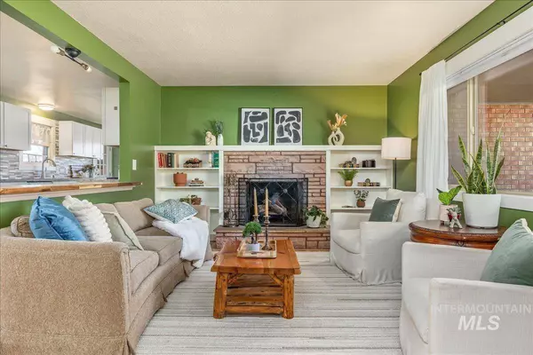 6625 W Holiday Dr, Boise, ID 83709