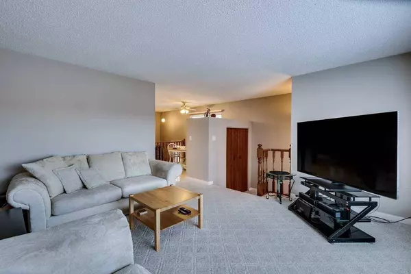 147 Sunbank WAY SE, Calgary, AB T2X 2E4