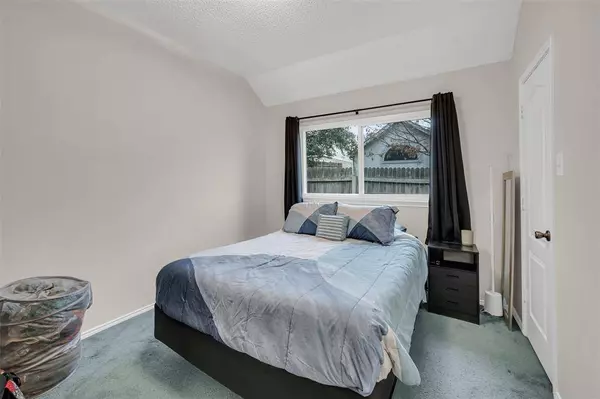 704 Engleside Drive, Arlington, TX 76018