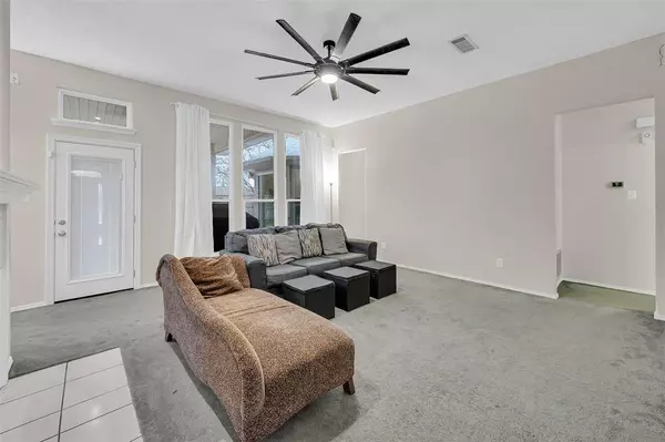 704 Engleside Drive, Arlington, TX 76018