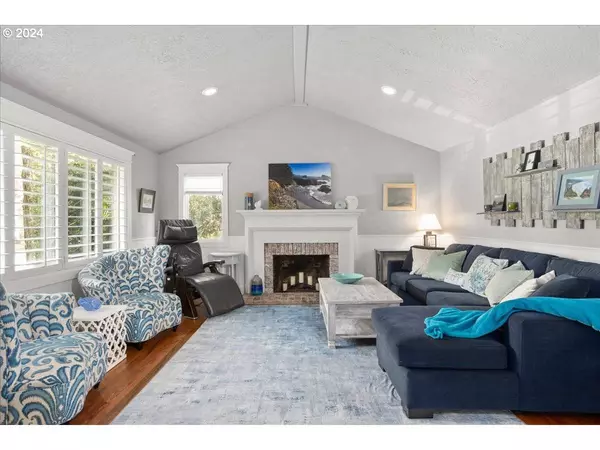 922 E AVE, Lake Oswego, OR 97034