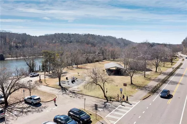 312 River Glen DR, Roswell, GA 30075