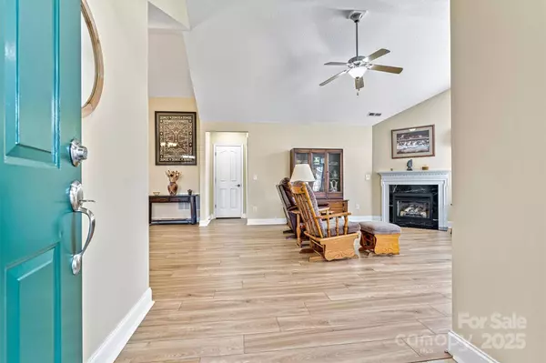 808 Wynnshire DR, Hickory, NC 28601