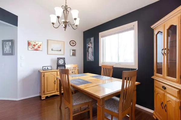 104 Hidden GN NW, Calgary, AB T3A 5K7