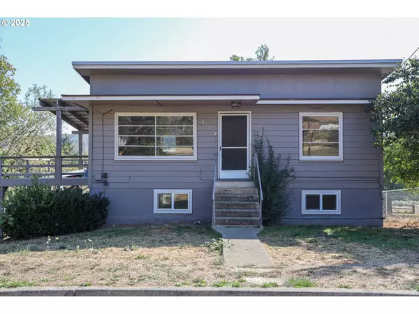 857 N MYRTLE RD, Myrtle Creek, OR 97457