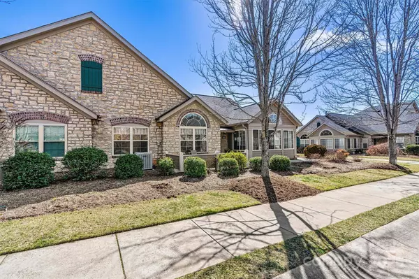 808 Wynnshire DR, Hickory, NC 28601