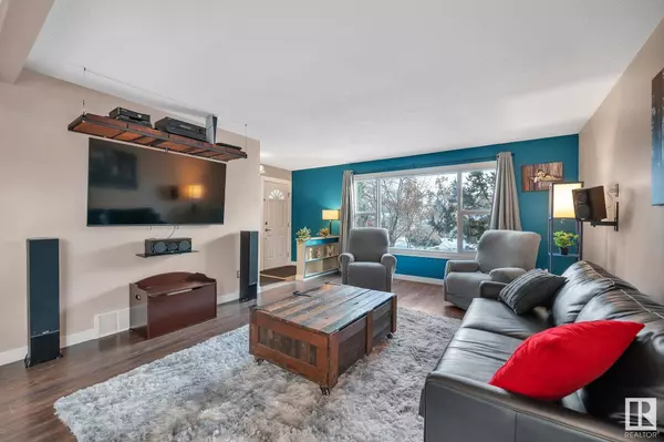 7616 141 AV NW, Edmonton, AB T6C 2N6