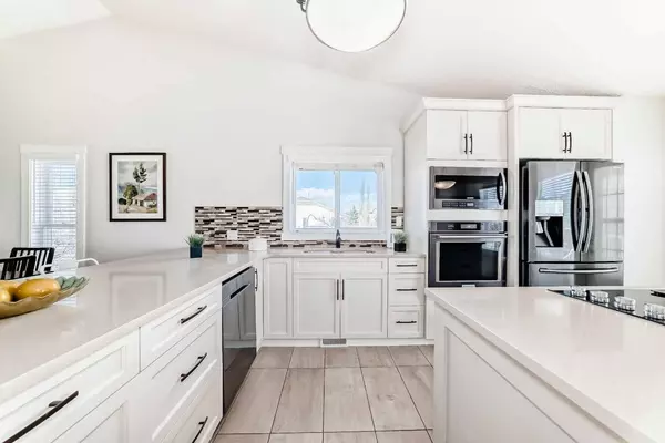 92 Citadel DR NW, Calgary, AB T3G 3V3