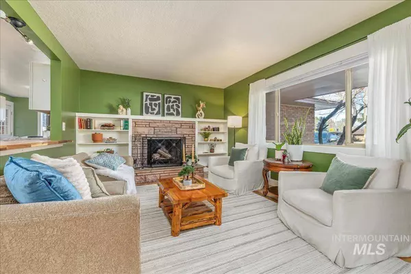 6625 W Holiday Dr, Boise, ID 83709