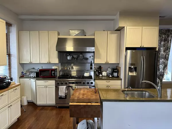 1101 W 16th ST, Chicago, IL 60608