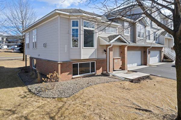 20153 Holister LN, Lakeville, MN 55044