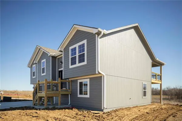 1307 NE Sequoia CT, Oak Grove, MO 64075