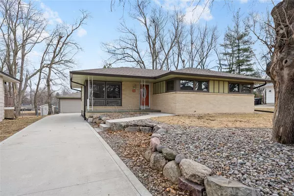 2701 64th Street, Des Moines, IA 50322