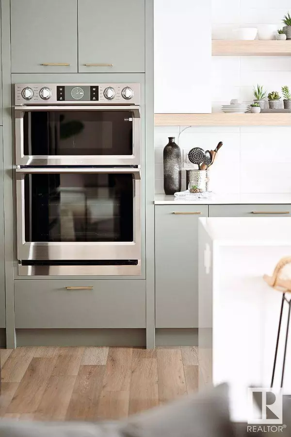 5517 KOOTOOK RD SW, Edmonton, AB T6W 1A6