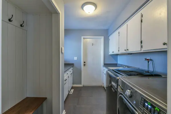 7053 Heathmeadow Ct, Greendale, WI 53129