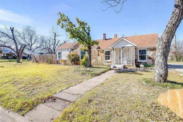 1102 N Buffalo Avenue, Cleburne, TX 76033