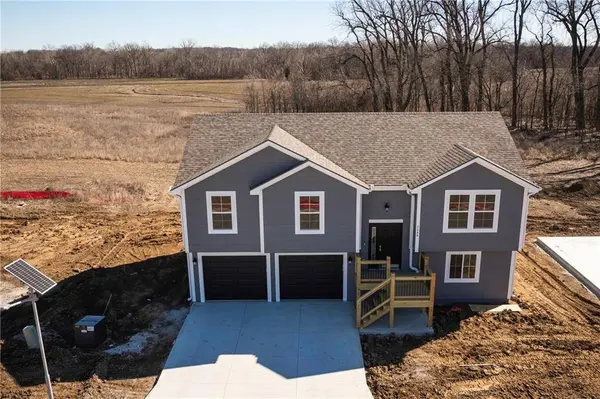 1307 NE Sequoia CT, Oak Grove, MO 64075