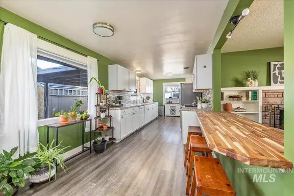 6625 W Holiday Dr, Boise, ID 83709