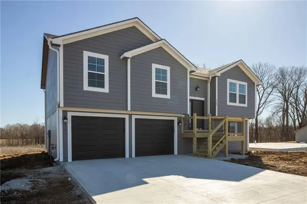 1307 NE Sequoia CT, Oak Grove, MO 64075