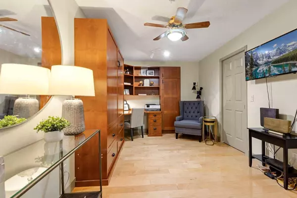 6868 Sierra Morena BLVD SW #131, Calgary, AB T3H 3R6